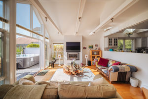 Living area- click for photo gallery